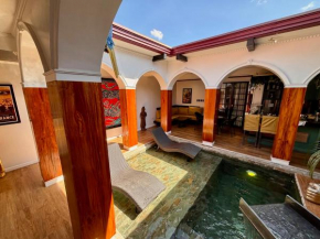 Golden Gorilla Villa with private pool & jacuzzi